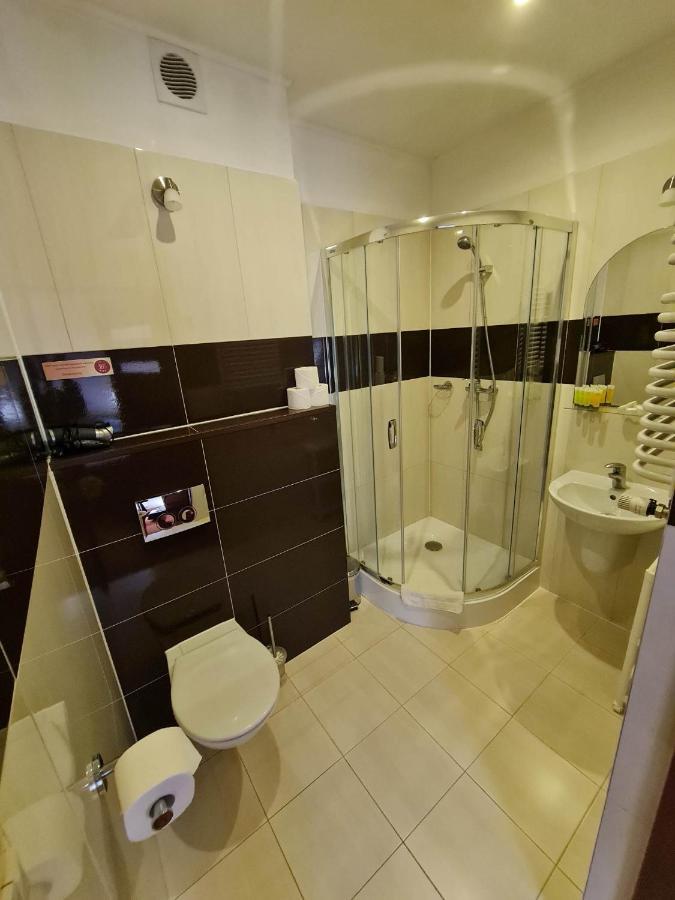 Hotel 365 Келце Екстериор снимка