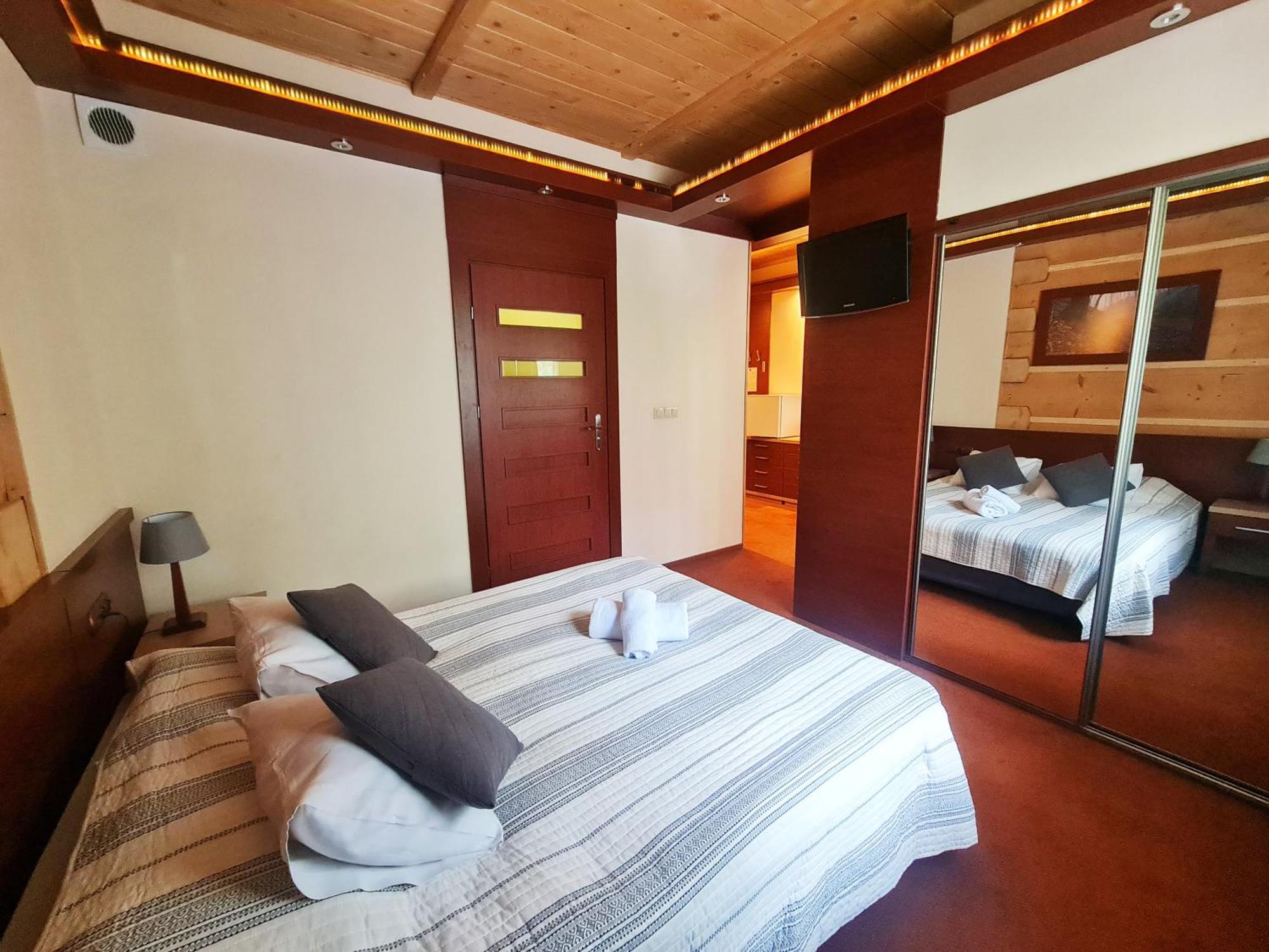 Hotel 365 Келце Екстериор снимка