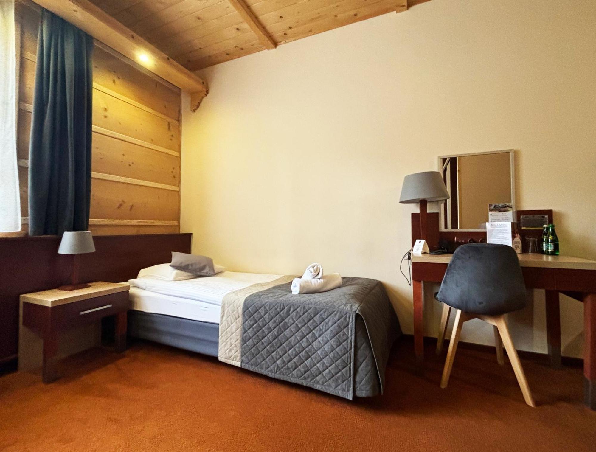 Hotel 365 Келце Екстериор снимка