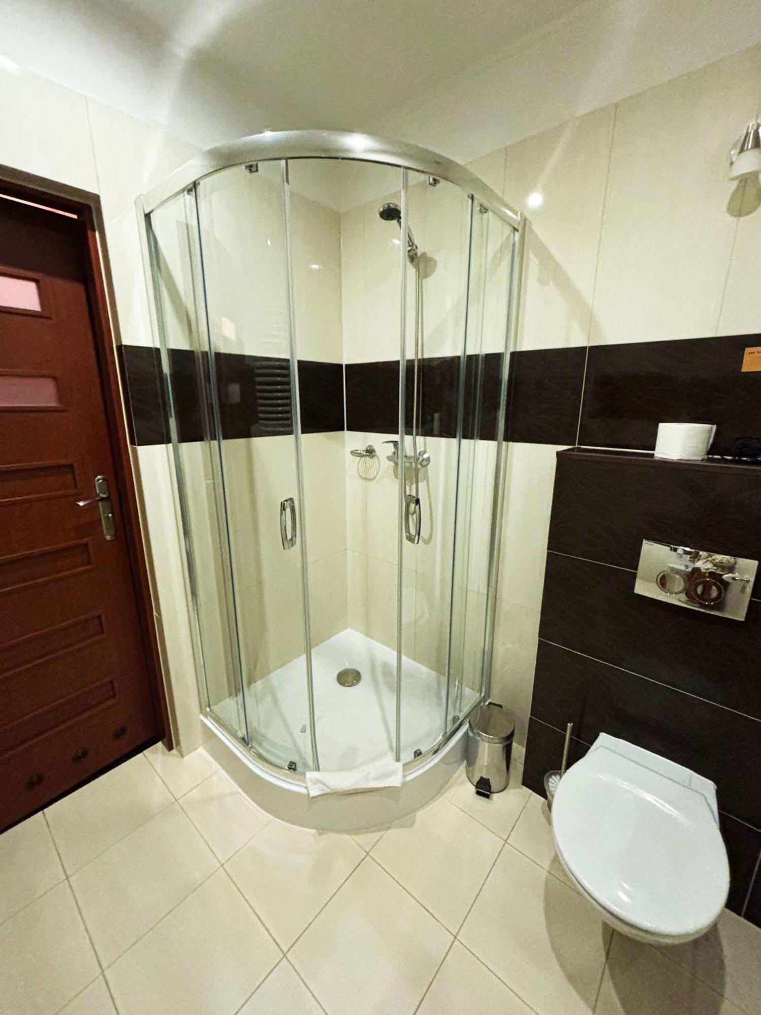 Hotel 365 Келце Екстериор снимка