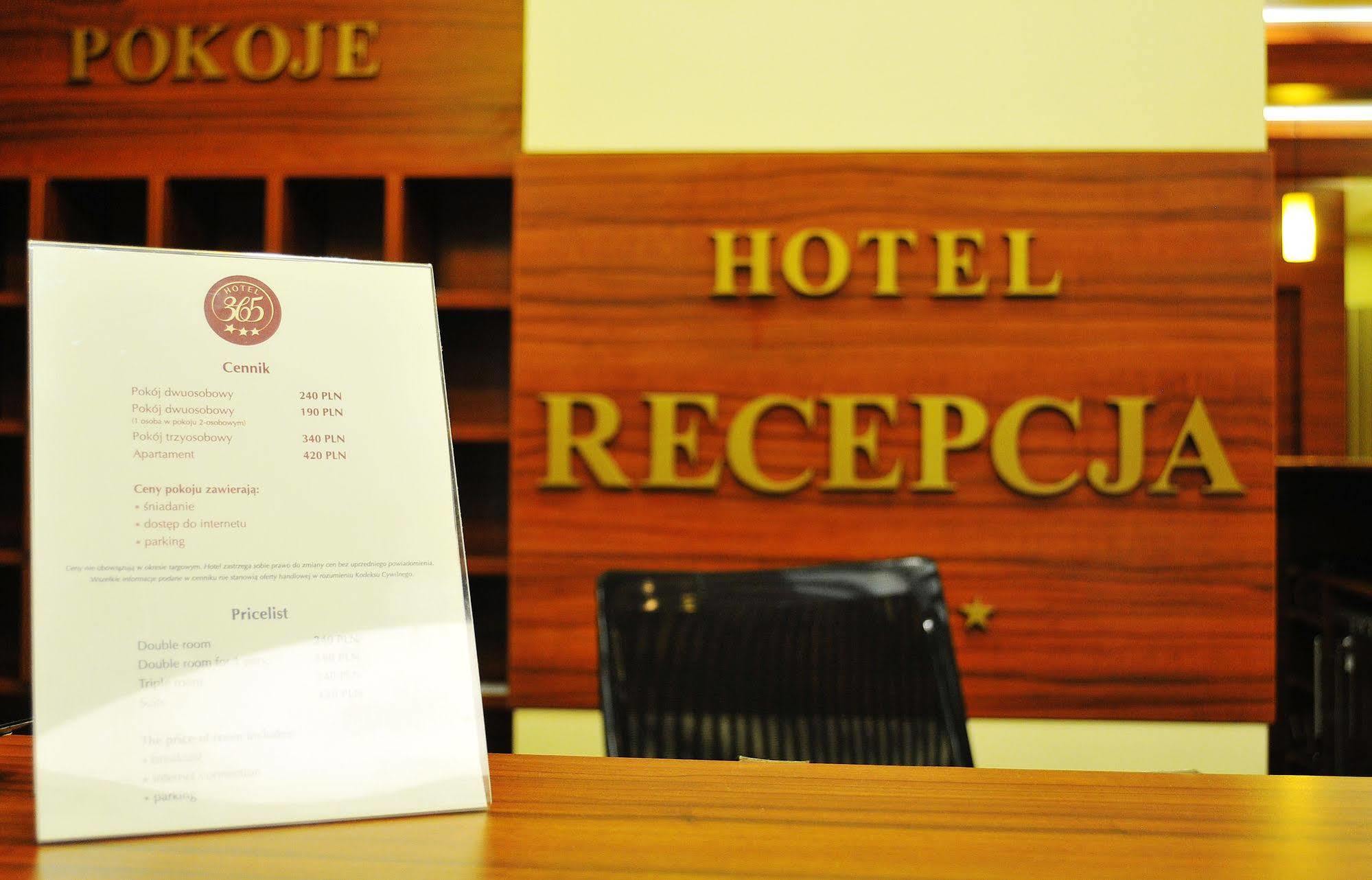 Hotel 365 Келце Екстериор снимка